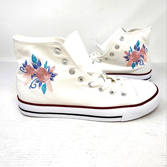 New White Lace Up Canvas Sneakers Embroidered Floral Runners Women's Size 9 - Picture 1 of 8